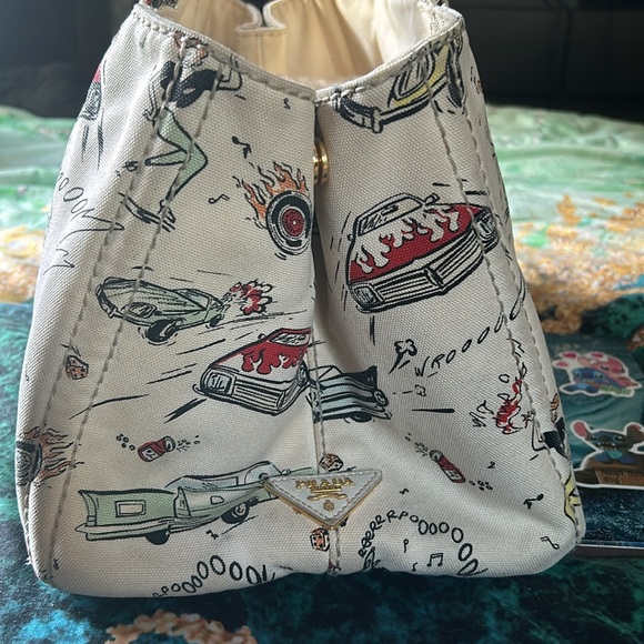 Prada Canapa American Car Hawaii RARE Ivory Tote Bag - Picture 7 of 15
